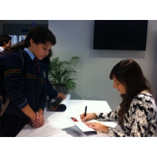 Tiffany Calligaris, joven y exitosa escritora argentina